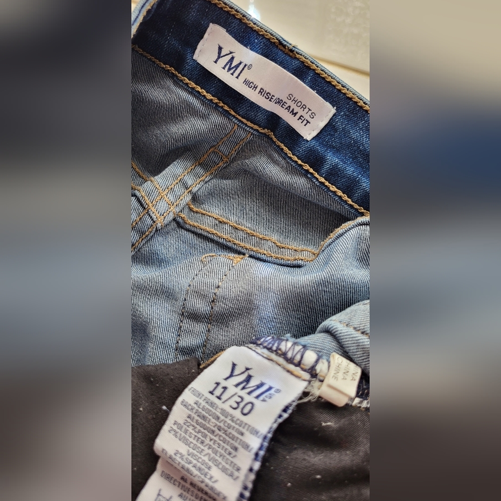 😁*BOGO SALE*😁 VINTAGE YMI high rise dream fit shorts size 11/30 waist - Picture 5 of 5